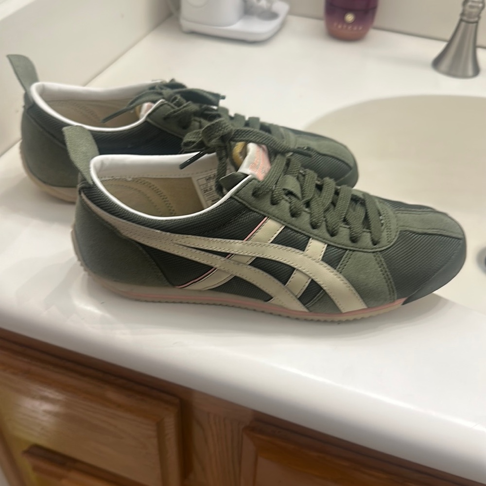 Onitsuka Tiger sneakers. Pre-loved
